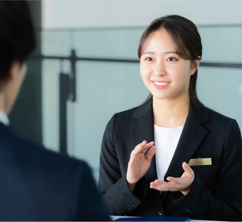 話す女性